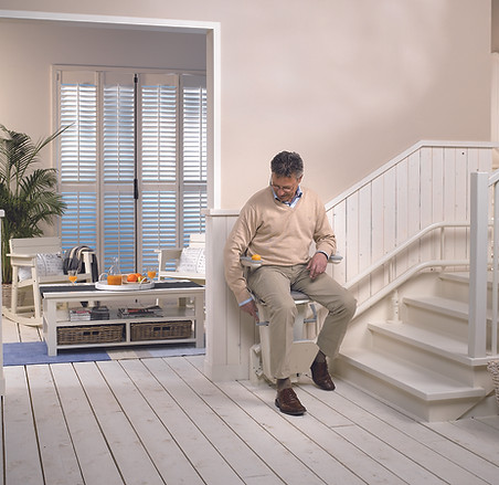 MAN-FIXING-SEAT-OTO-NA